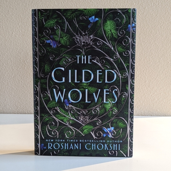 Autographed book by Roshani Chokshi - Picture 1 of 2